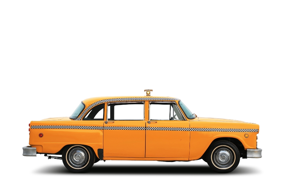מונית צהובה על רקע לבן.